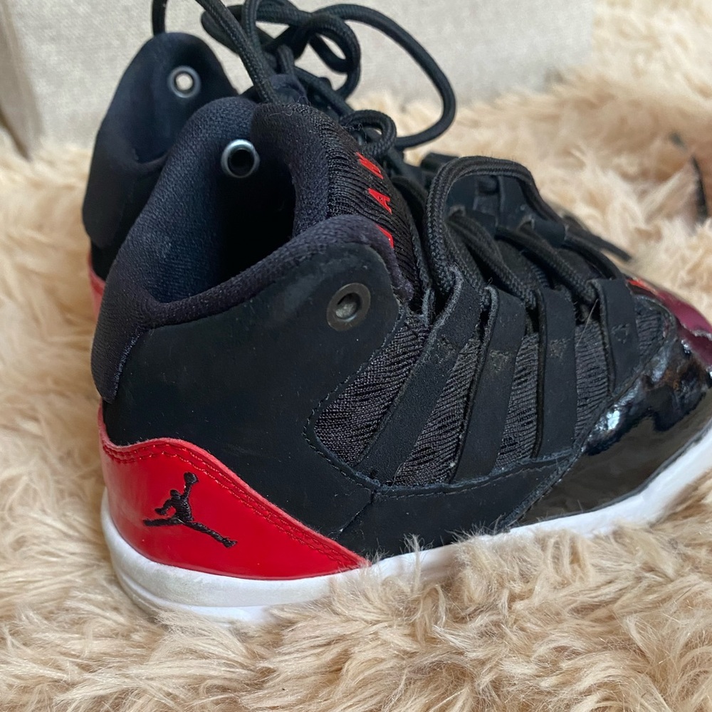 KIDS JORDANS